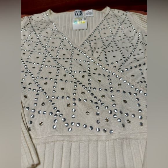 🆕 NWT Silk Jeweled WR Sweater - Cream Color Ribbed V-Neck - Long Sleeve - Size S - Picture 2 of 10